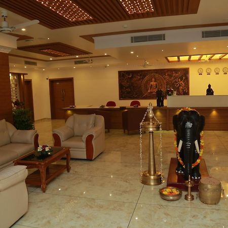 Hotel Savera Park Thrissur Buitenkant foto