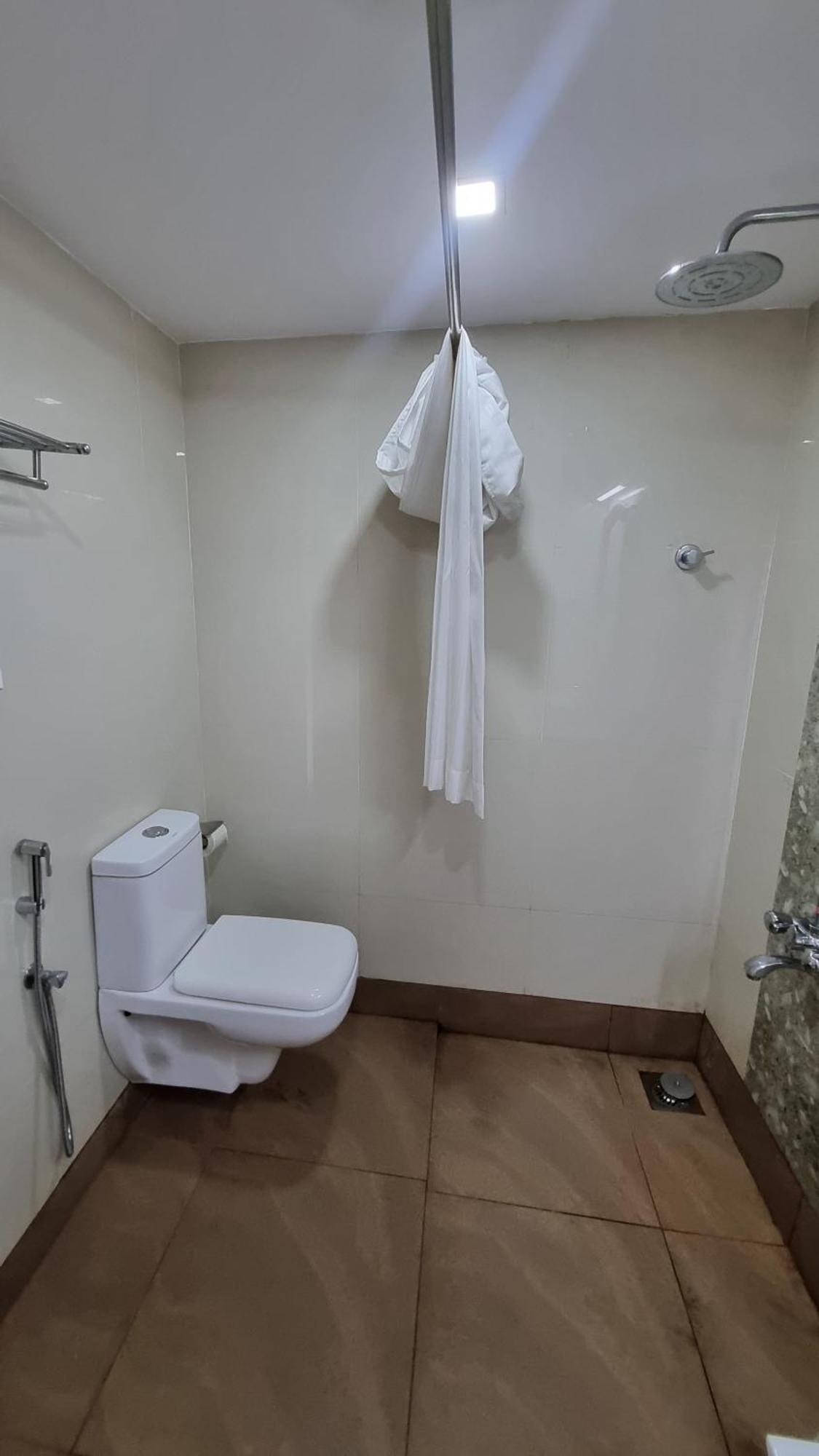 Hotel Savera Park Thrissur Buitenkant foto