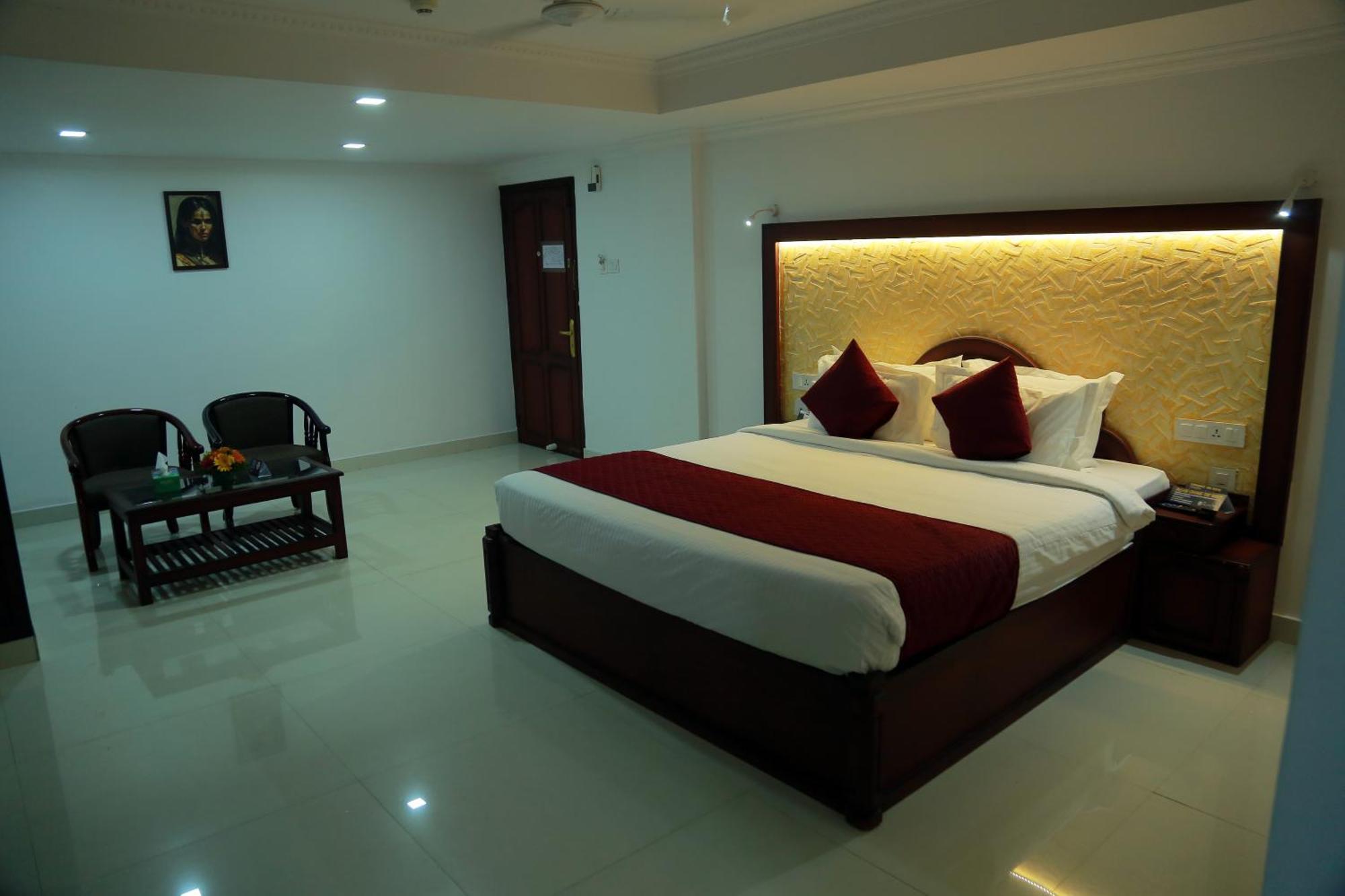Hotel Savera Park Thrissur Buitenkant foto