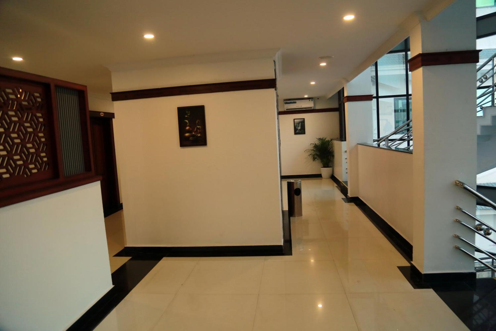 Hotel Savera Park Thrissur Buitenkant foto
