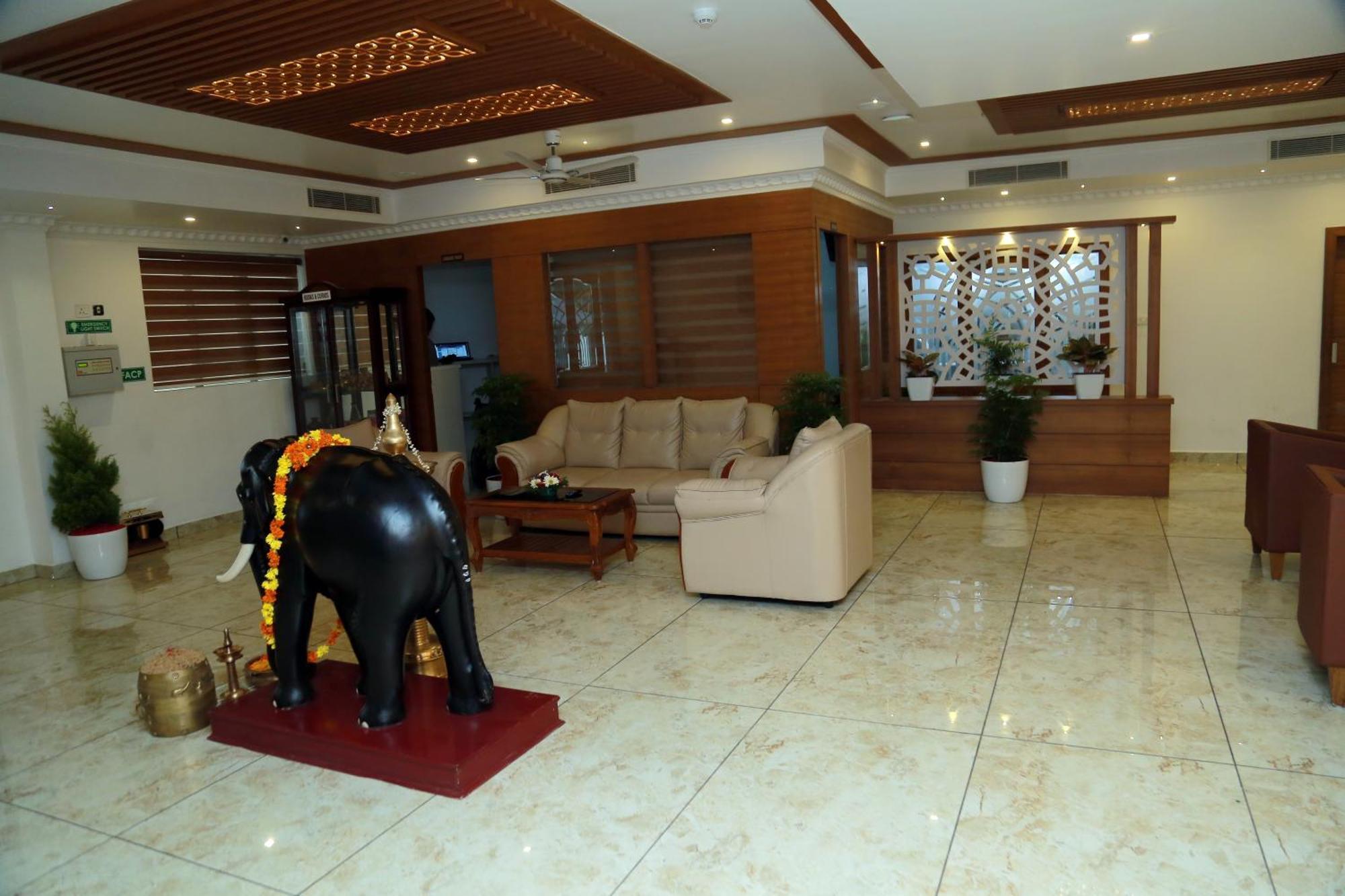 Hotel Savera Park Thrissur Buitenkant foto