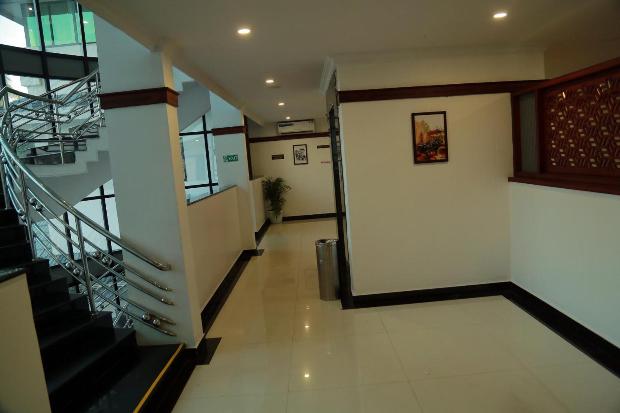 Hotel Savera Park Thrissur Buitenkant foto