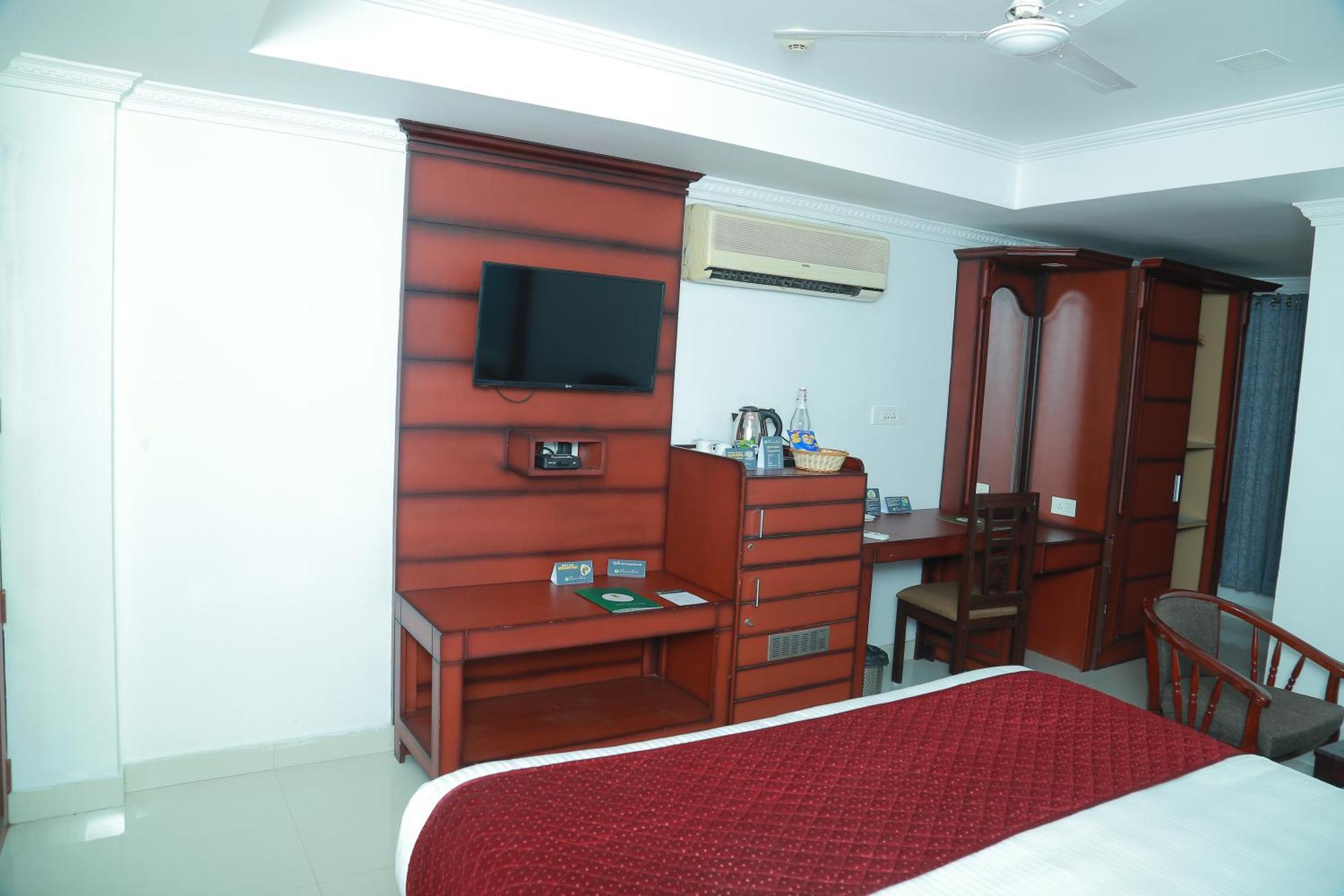 Hotel Savera Park Thrissur Buitenkant foto