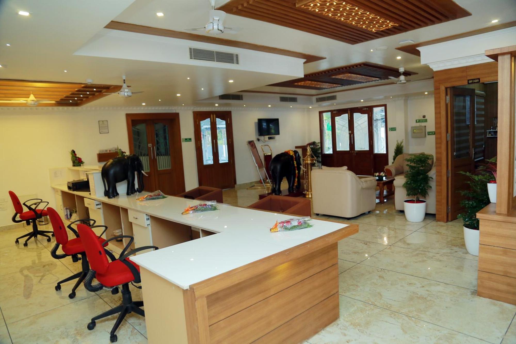 Hotel Savera Park Thrissur Buitenkant foto