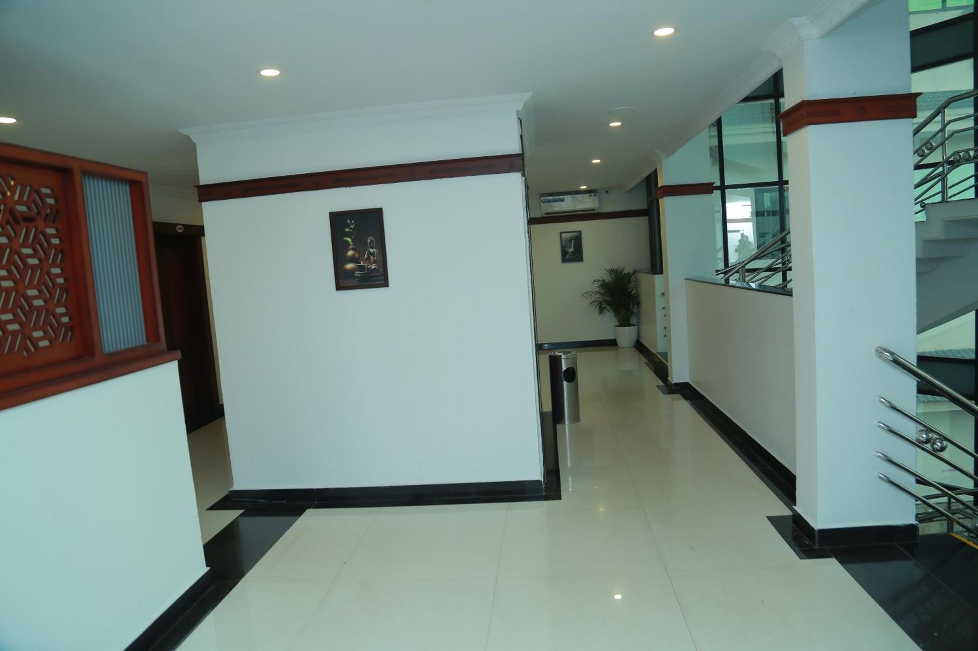 Hotel Savera Park Thrissur Buitenkant foto