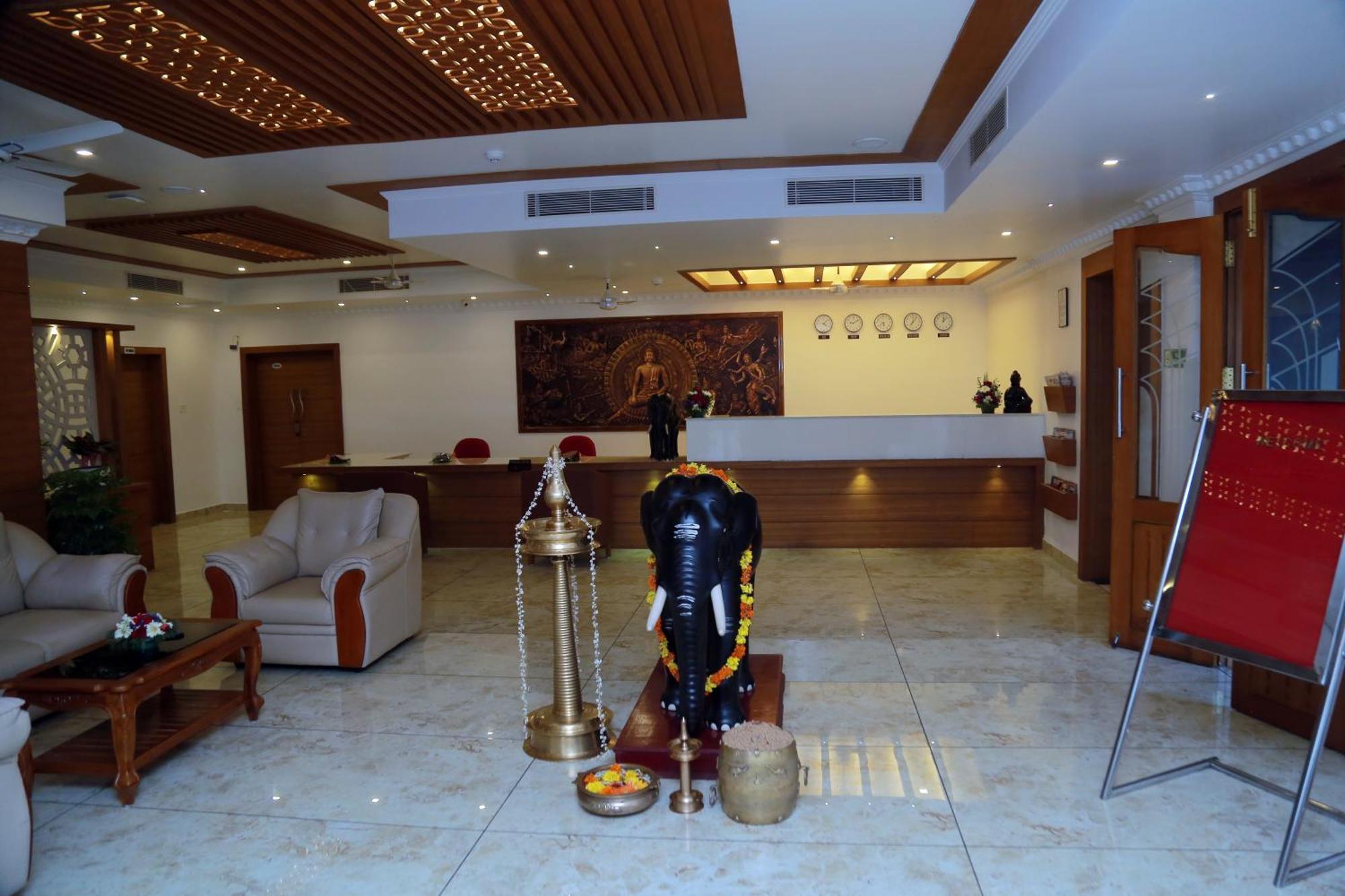 Hotel Savera Park Thrissur Buitenkant foto