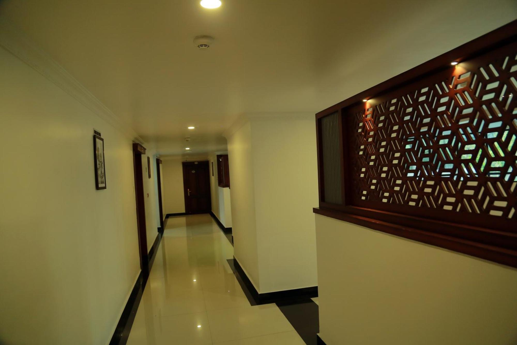 Hotel Savera Park Thrissur Buitenkant foto