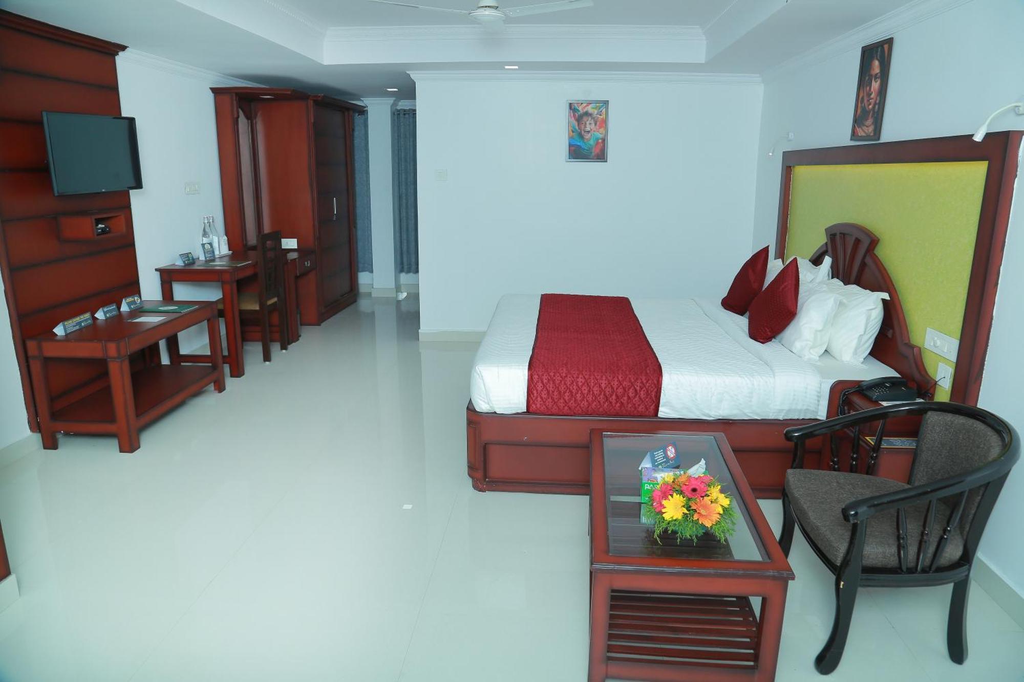 Hotel Savera Park Thrissur Buitenkant foto