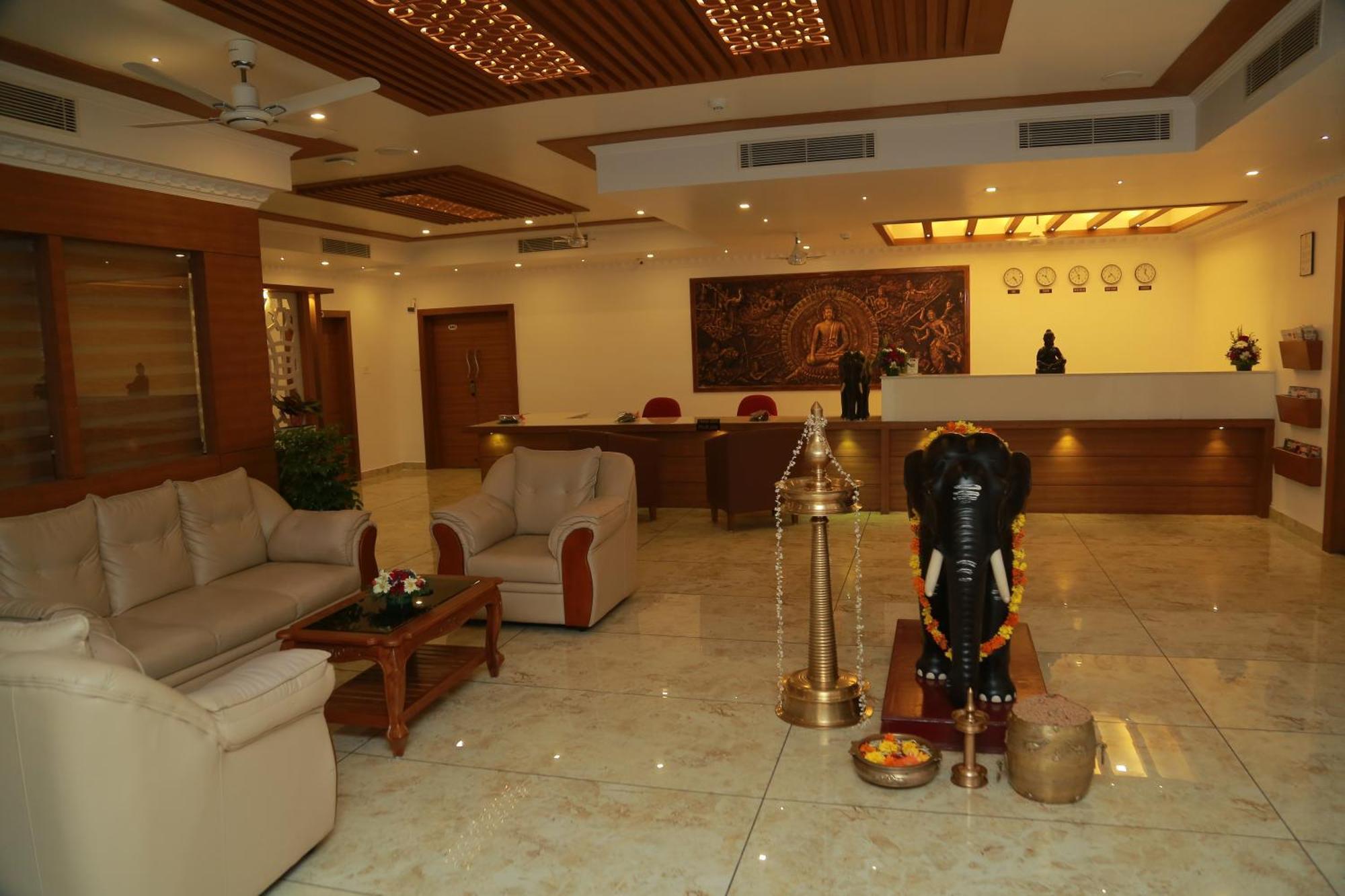 Hotel Savera Park Thrissur Buitenkant foto