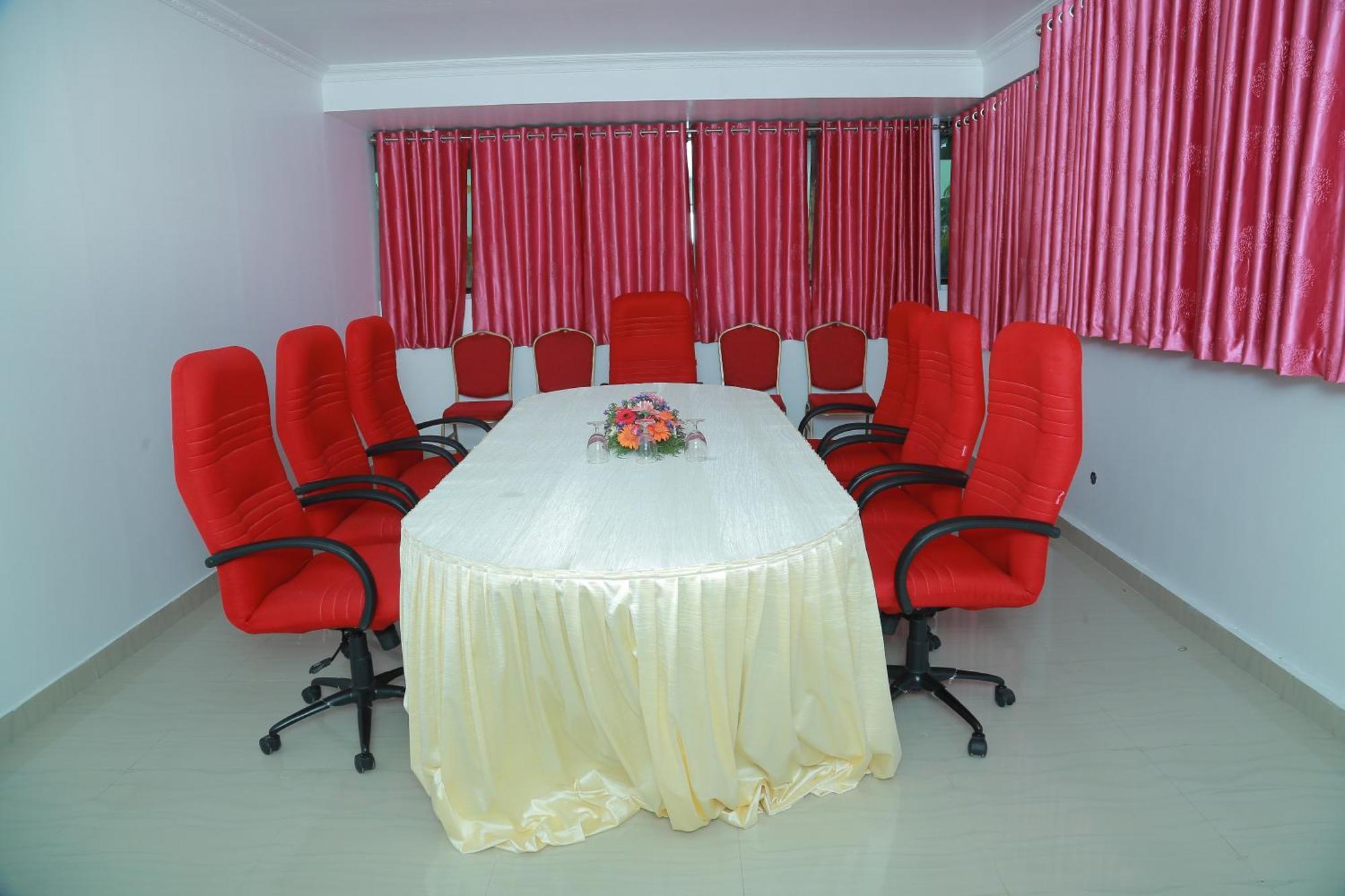 Hotel Savera Park Thrissur Buitenkant foto
